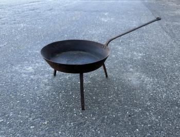 Image of 19thc Whitfield number 3 iron spider skillet