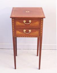 New England Hepplewhite Period mahogany two drawer stand