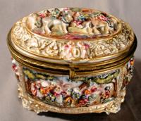 19th C Capodimonte high relief porcelain box