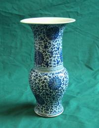 19thc Chinese blue and white export porcelain vase