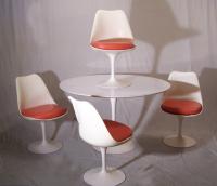 Knoll mid century Modern table and four chairs c1960
