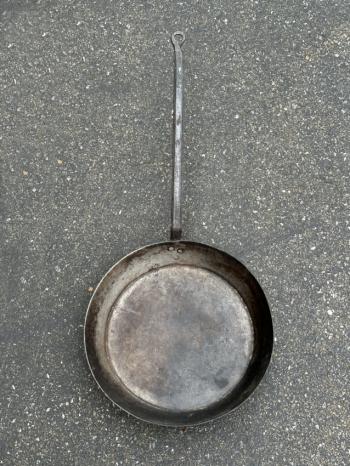 Image of 18thc American cast iron hearth skillet