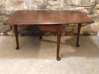Georgian period English or Irish oak swing leg table