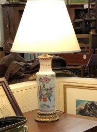 Vintage Chinese export porcelain lamp on bronze base