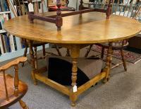 DR Dimes round tiger maple dining table