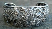 Vintage Sterling Silver Peruzzi bracelet with open floral leaf and berry design