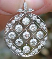 Tiffany Platinum and Diamond brooch with nine diamonds 3.5 CTS