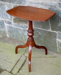 Antique Connecticut Mahogany Tilt Top Table