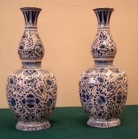 Early Delft porcelain vases Johannes van Duyn