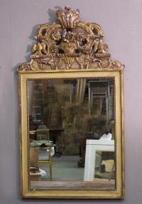 18th c gilt wood crest on later mirror frame