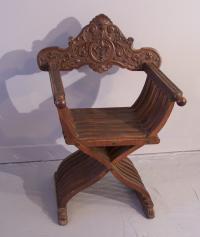 Italian Renaissance style Savonarola walnut folding chair