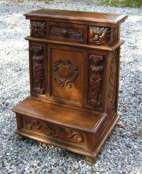 French carved walnut pre dieu c1700