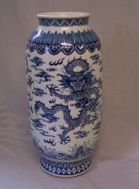 Large Chinese export porcelain dragon vase c1880