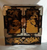 Japanese Edo lacquer small cabinet