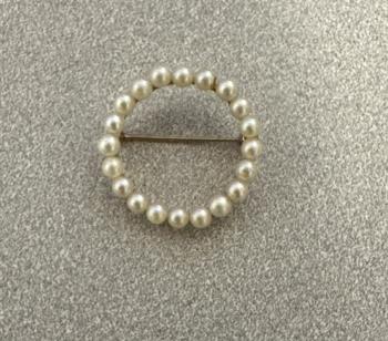 Image of Vintage round 14k yellow gold and pearl pin c1950